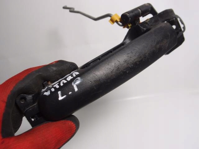 KLAMKA DRZWI LEWY PRZÓD VITARA III 2017r Producent części Suzuki OE