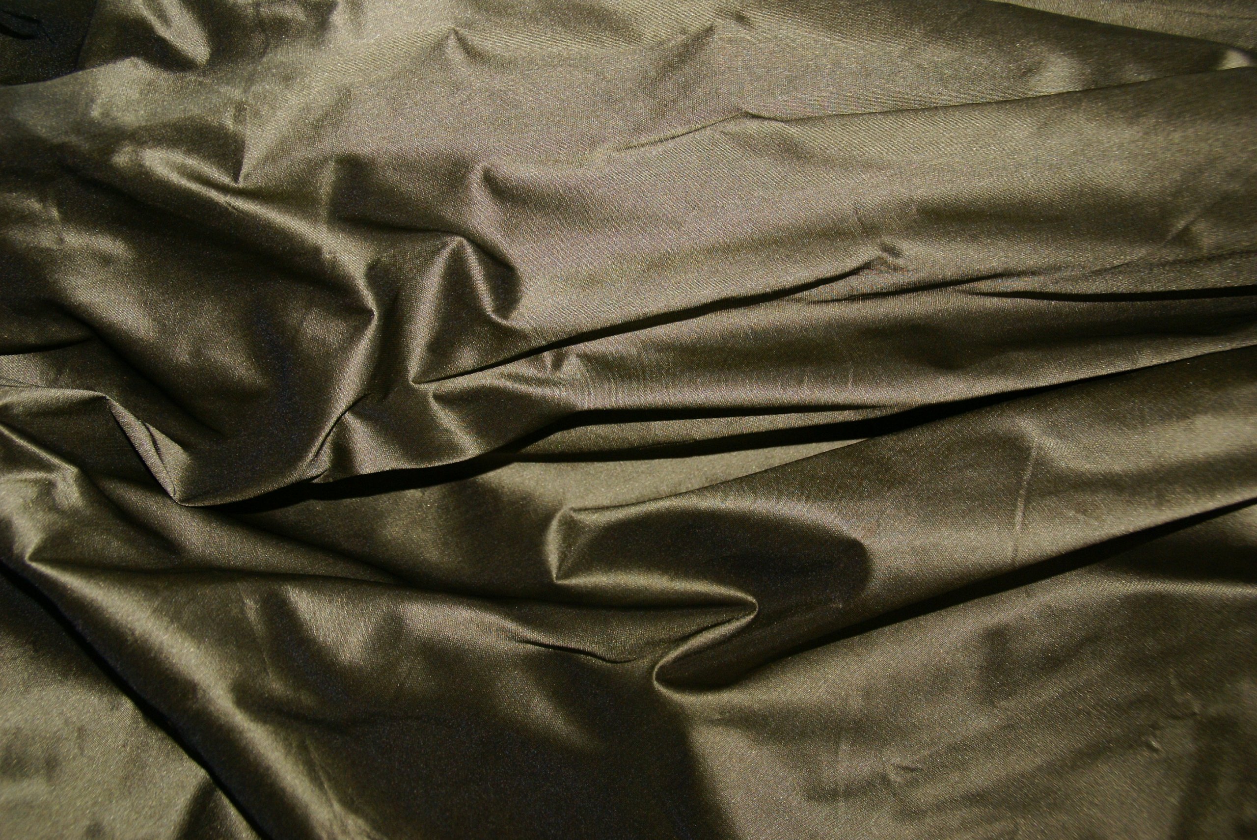 

Tafta gładka w kolorze khaki o szerokości 300cm
