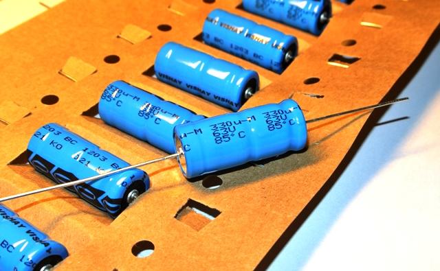 

Kondensator osiowy 330uF 63V 20% MAL202118331E3