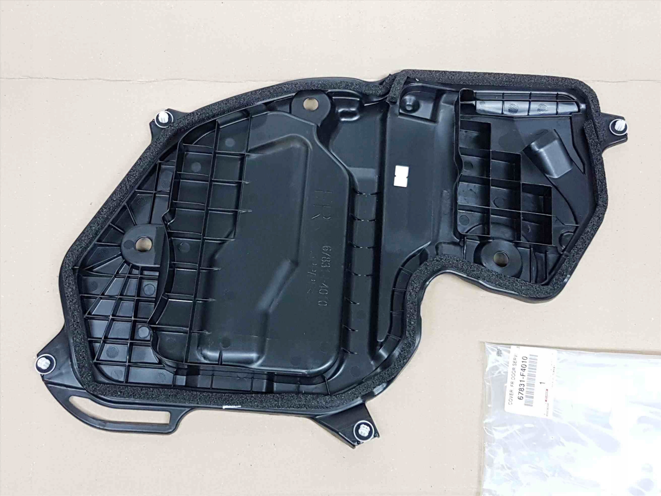 CHR C-HR 16-22 WYGŁUSZENIE OSŁONA DRZWI PRZÓD P Typ samochodu Samochody osobowe