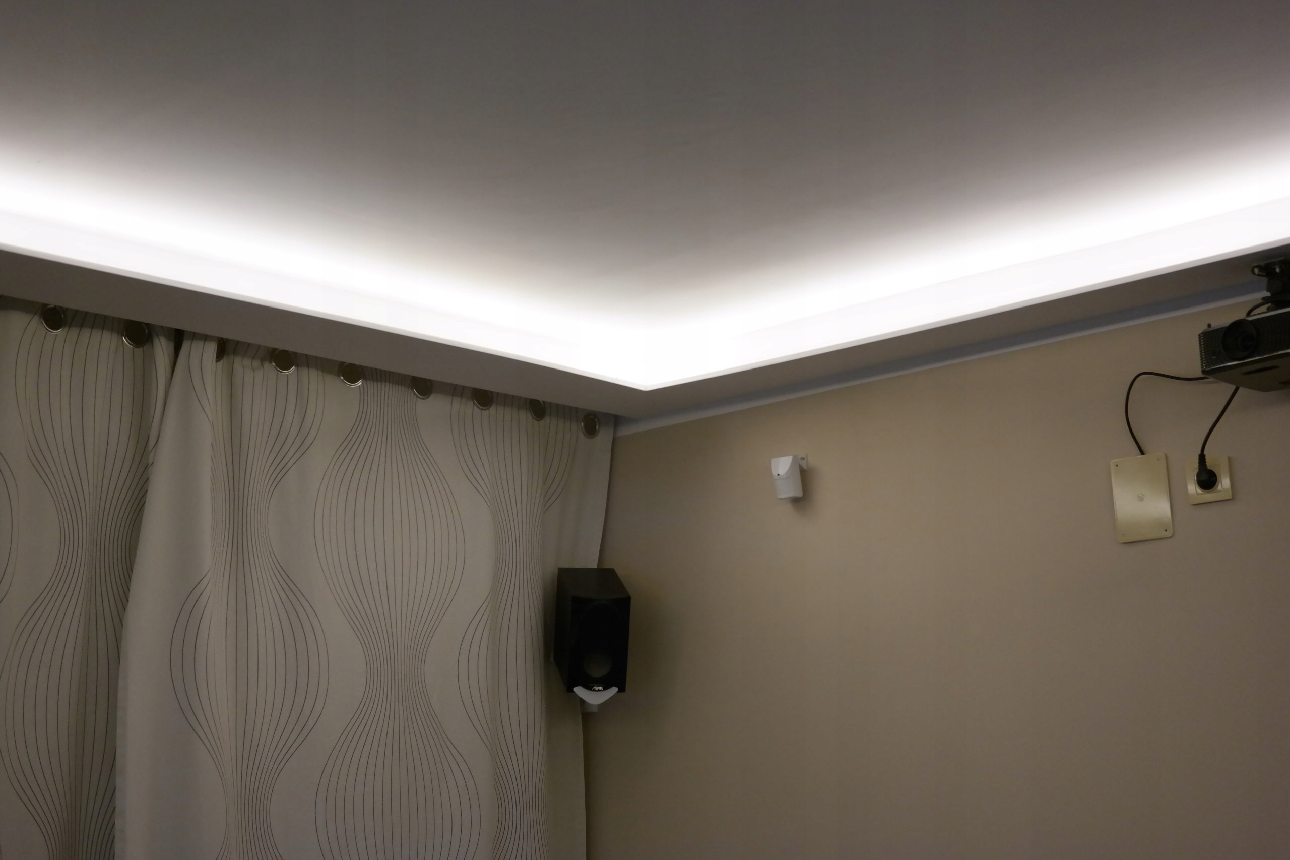 Taśma LED 5630 300LED do plafonu NATURALNA 1m Kod producenta 0000001460