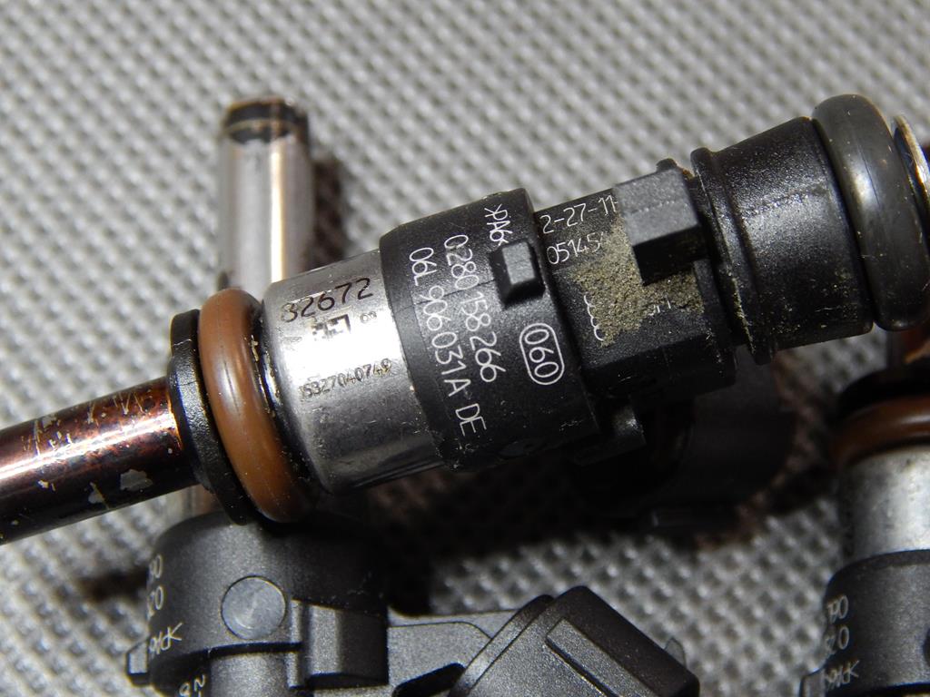 SKODA OCTAVIA III nozzle injector 06L906031A