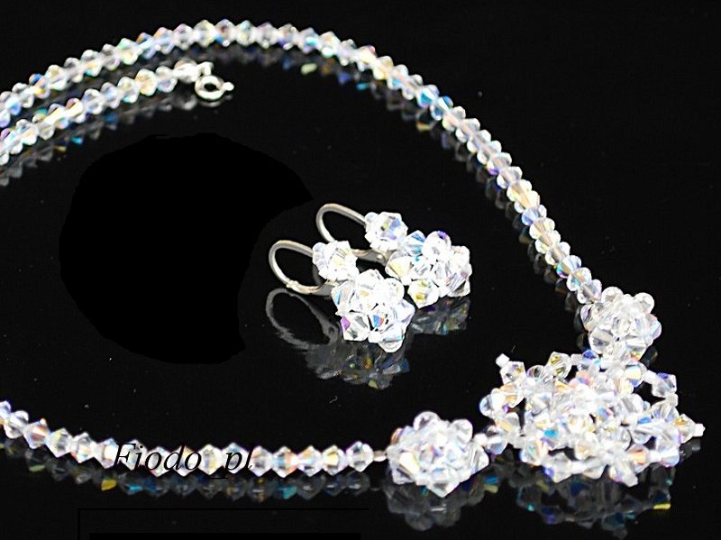 KOLIA ŚLUBNA Z KWIATEM OPALIZUJĄCA SWAROVSKI Waga produktu z opakowaniem jednostkowym 0.01 kg