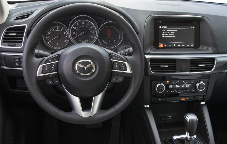 Тест кроссовера Mazda CX-4: какие отличия от знакомой нам модели CX-5?