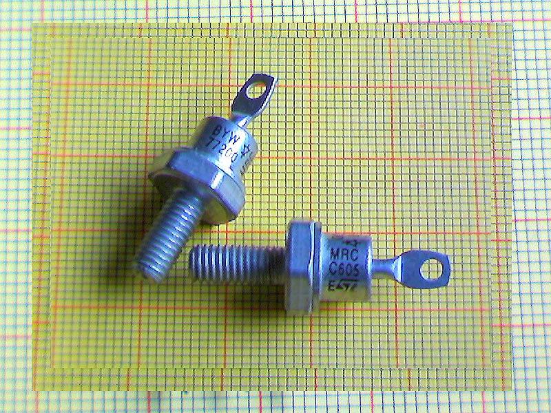 |STcs| BYW77-200 Dioda Ultrafast 200V 25A 35ns DO4