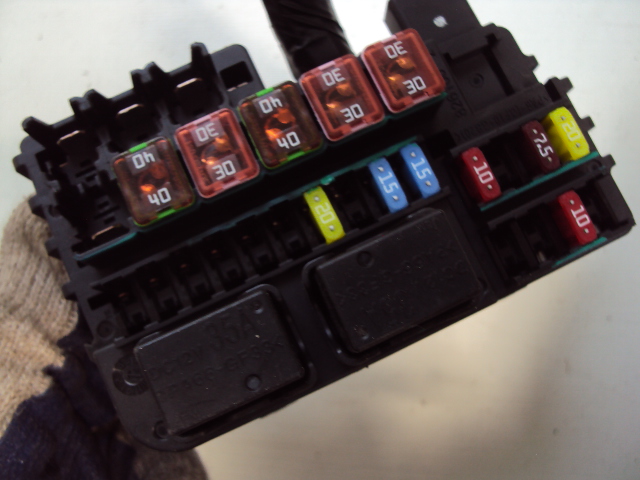 SKRZYNKA BEZPIECZNIKÓW OPEL MOKKA Typ samochodu Samochody osobowe