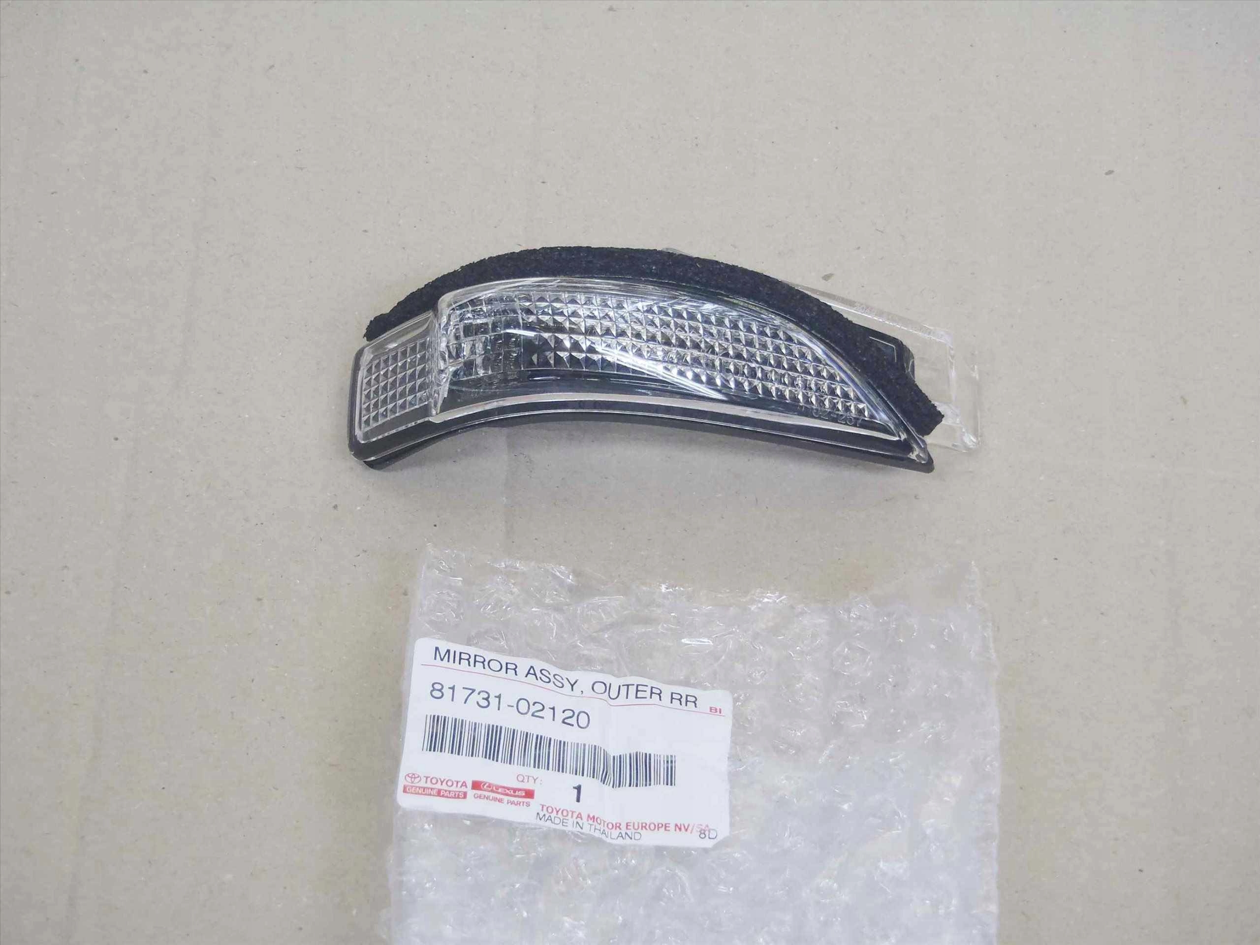 COROLLA E16 E18 13-19 KIERUNKOWSKAZ LUSTERKO PRAWY Strona zabudowy Prawe boczne