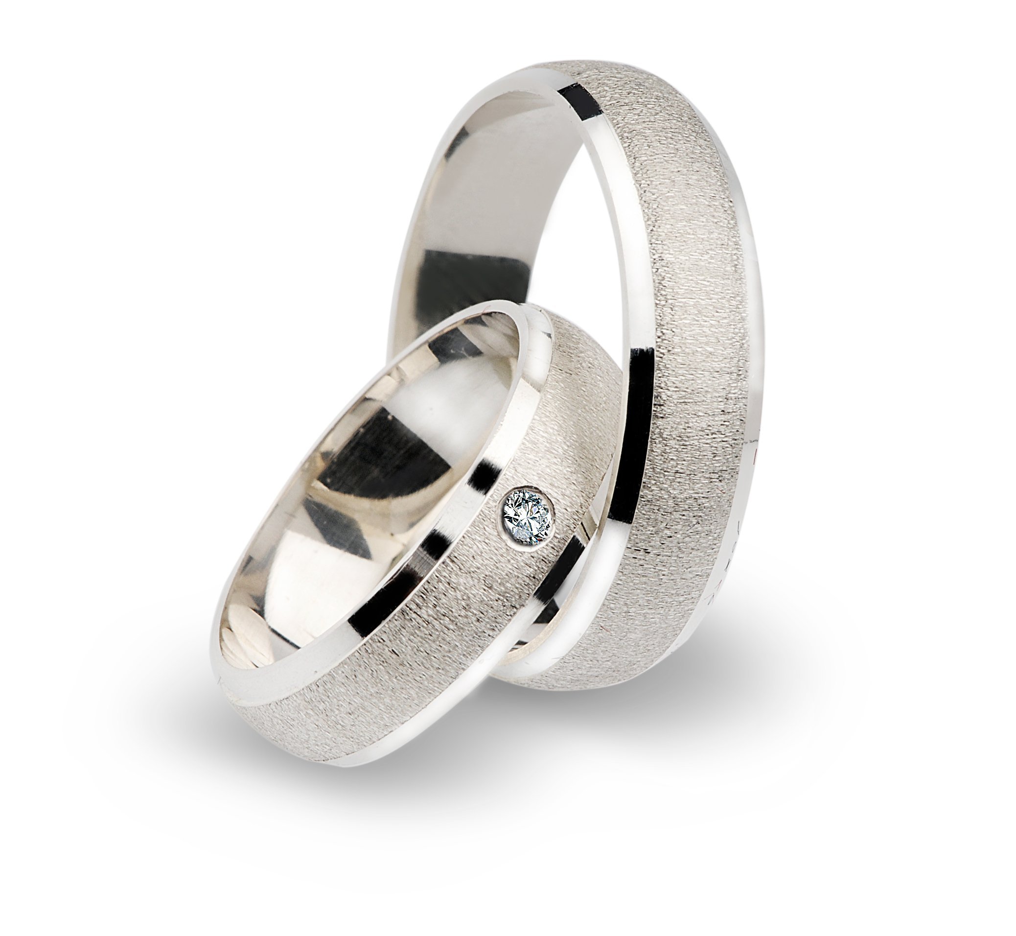 

Srebrne Obrączki Półokrągłe Z Cyrkonią Swarovski