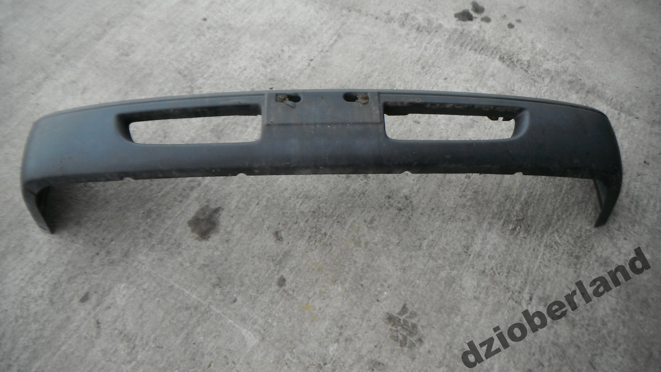 KIA 2700 99r ZDERZAK PRZÓD