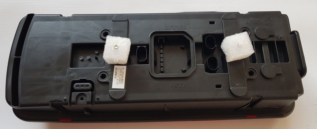 LAMPA TYLNA SCANIA P G R *ZESPOLONA* VIGNAL PRAWA Producent części Inny