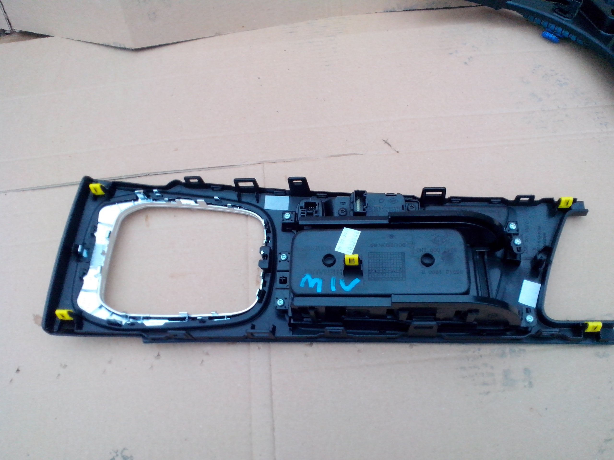 тунель средний рамка renault MEGANE IV