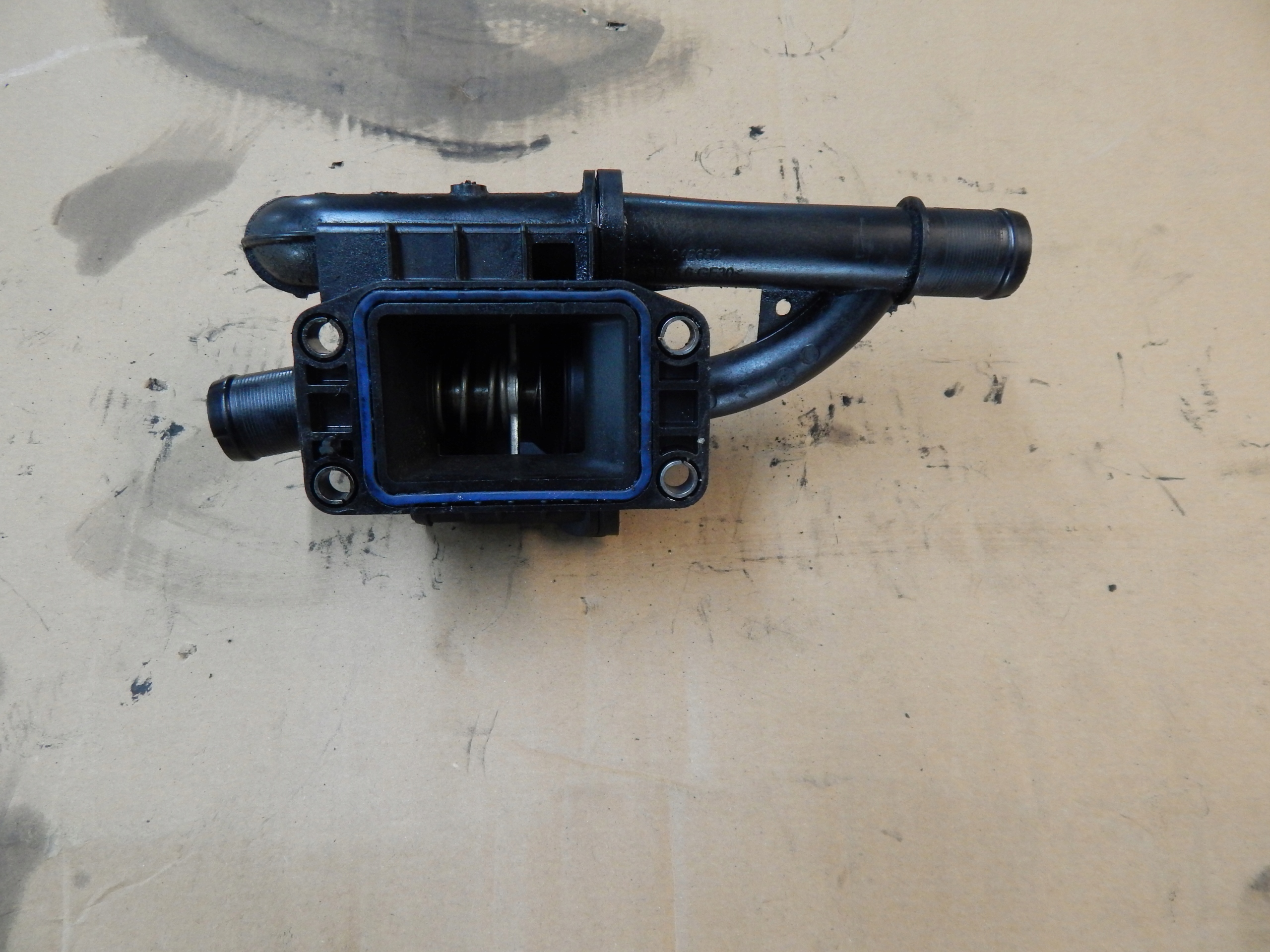 OBUDOWA TERMOSTATU FORD MONDEO MK4 LIFT FOCUS MK3 S-MAX LIFT 1.6 TDCI Typ samochodu Samochody osobowe