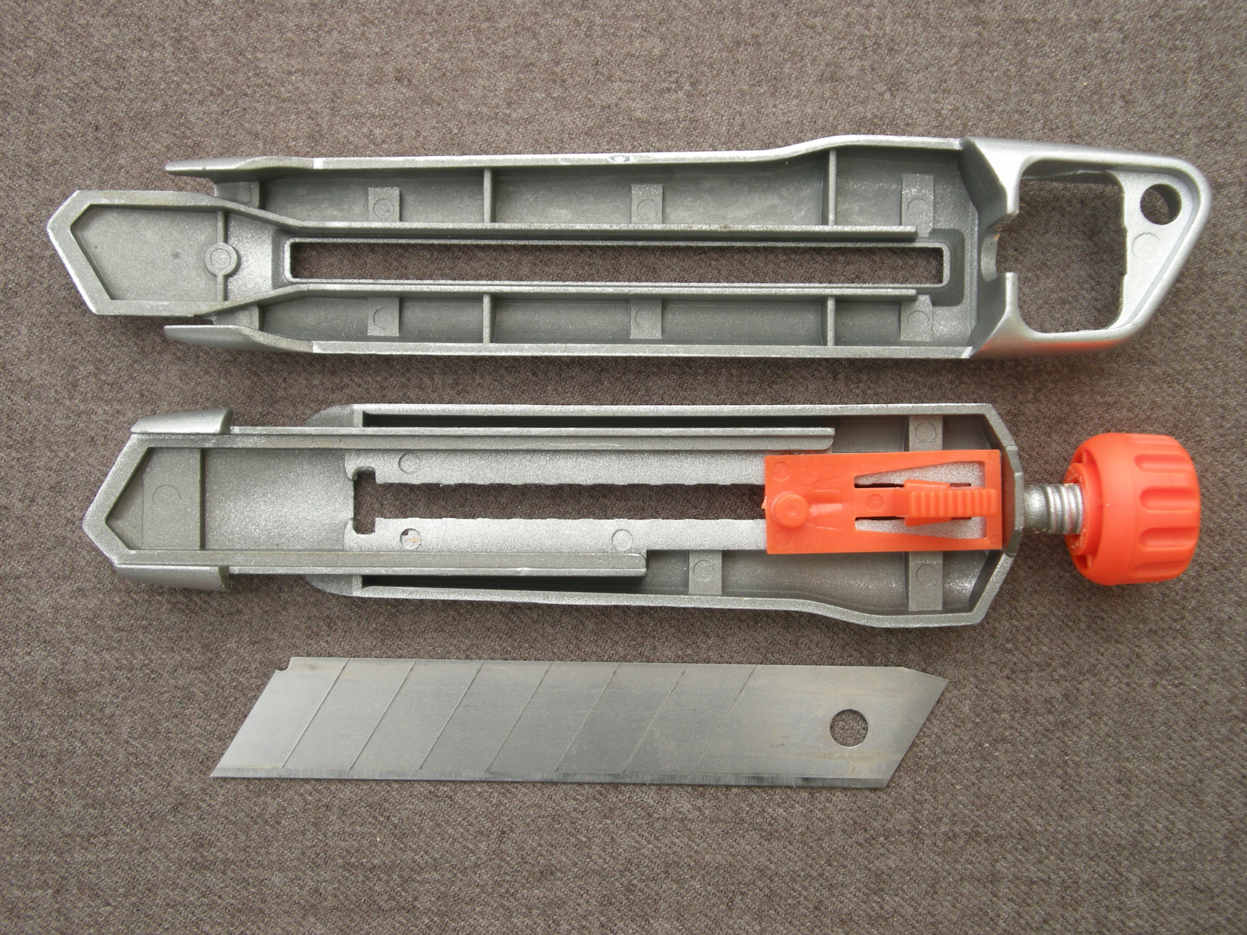 NÓŻ DO TAPET NOŻYK Z OSTRZEM 18mm INTERLOCK MOCNY Stan opakowania oryginalne