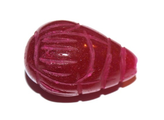 prírodný rubín kvapka vyrezávaný 1ks cca 22,8 ct