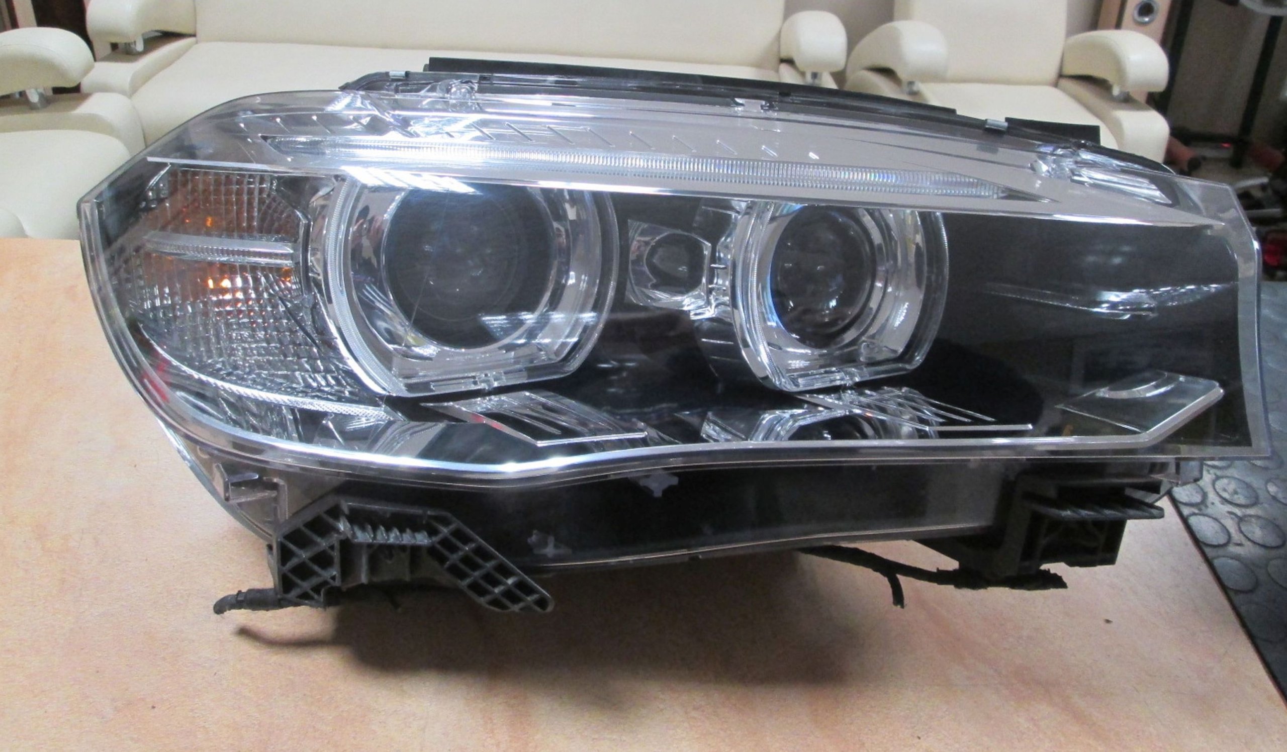 BMW X5 X6 F15 F16 LAMPA XENON PRZÓD PRAWA 7290054