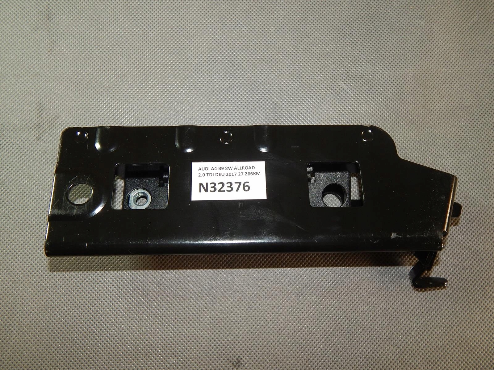 AUDI A4 B9 кронштейн крепление 8W9813981