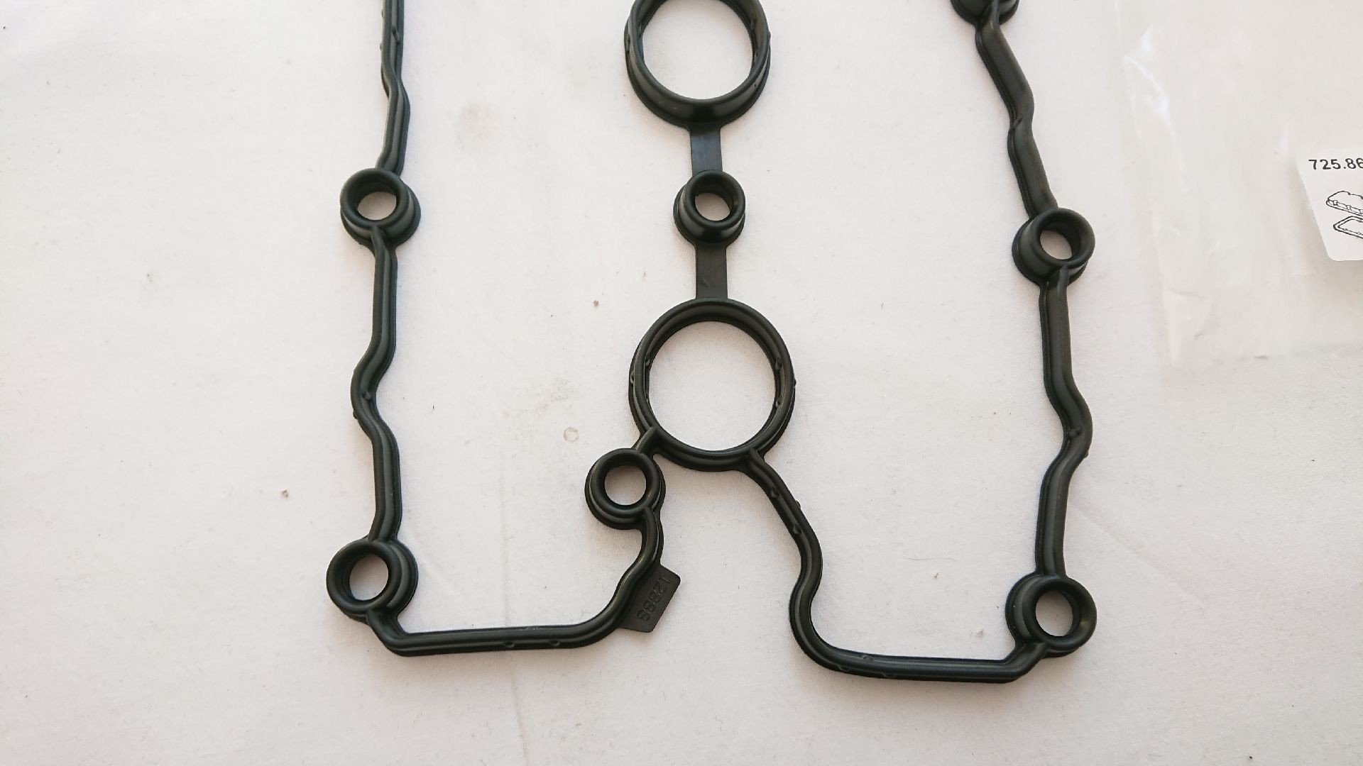 USZCZELKA POKRYWY ZAWORÓW AUDI A4 A6 A8 3.2 FSI Producent części Elring