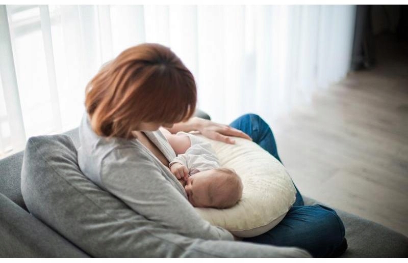 Poduszka do karmienia Classic Minky Poofi Krem-Sza Marka Poofi