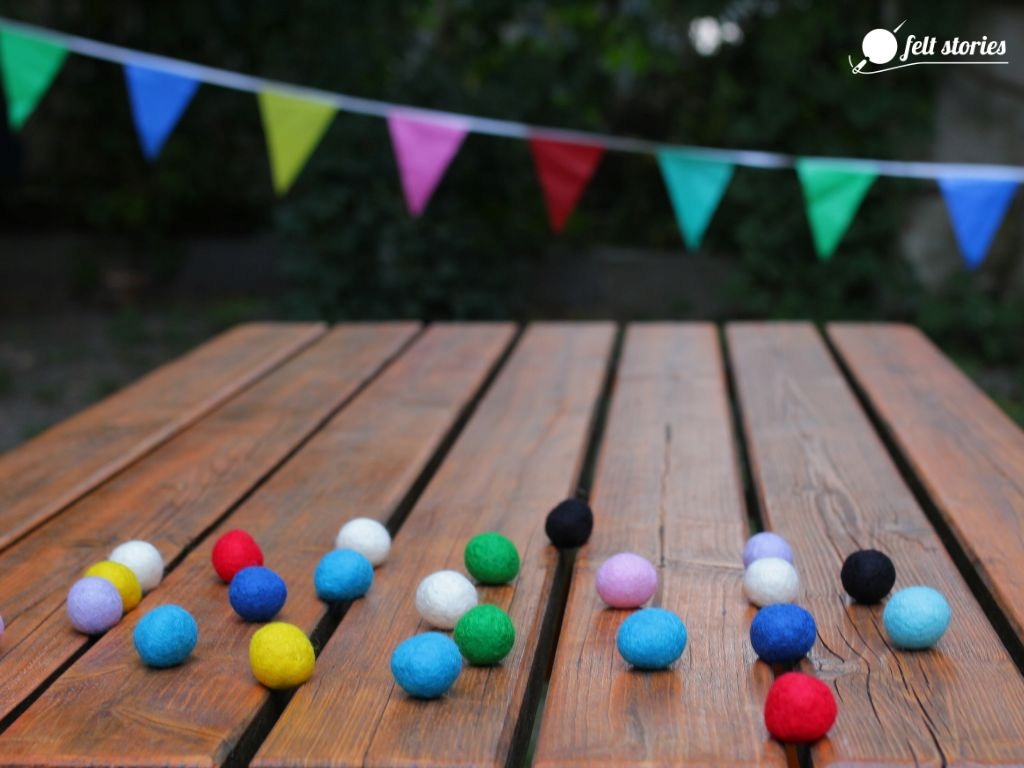 Plstěné kuličky 100 ks 2 cm 'Na výběr podle barvy'