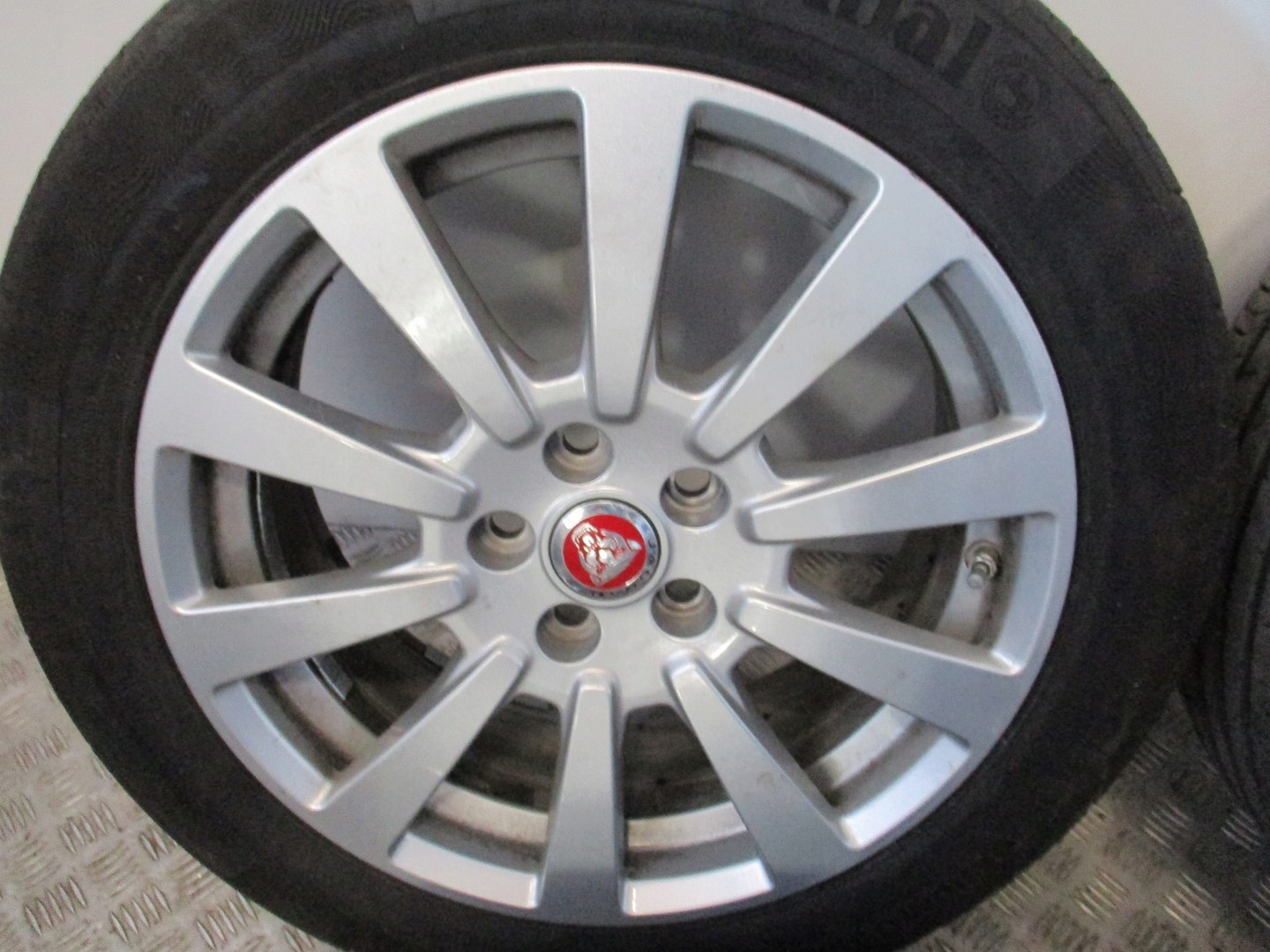 Koła felgi OPONY JAGUAR XE R17 7MM Rozstaw śrub inny