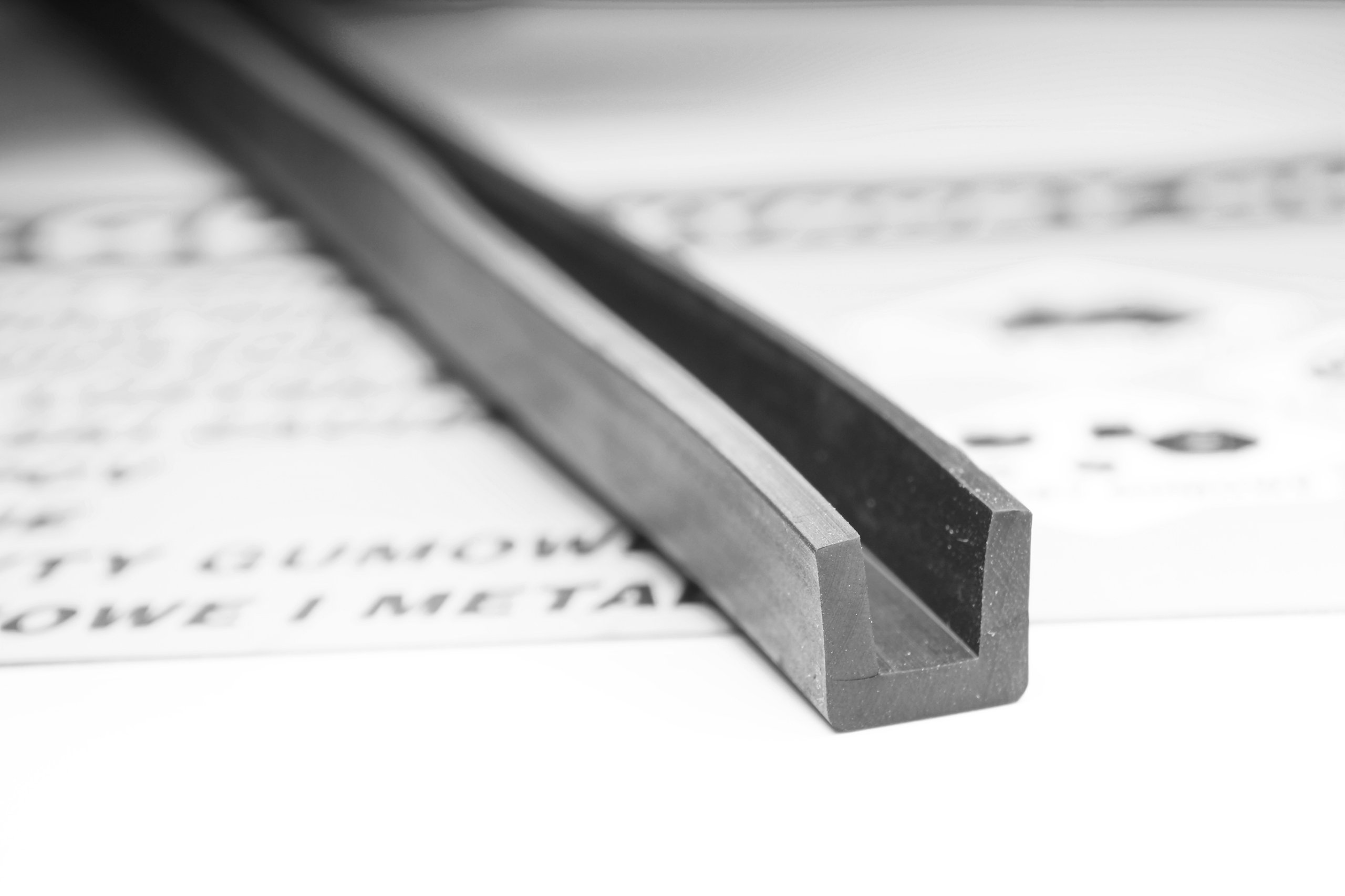 USZCZELKA NA RANT KRAWĘDŹ KRAWĘDZIOWA TYPU: U 8mm Marka inna