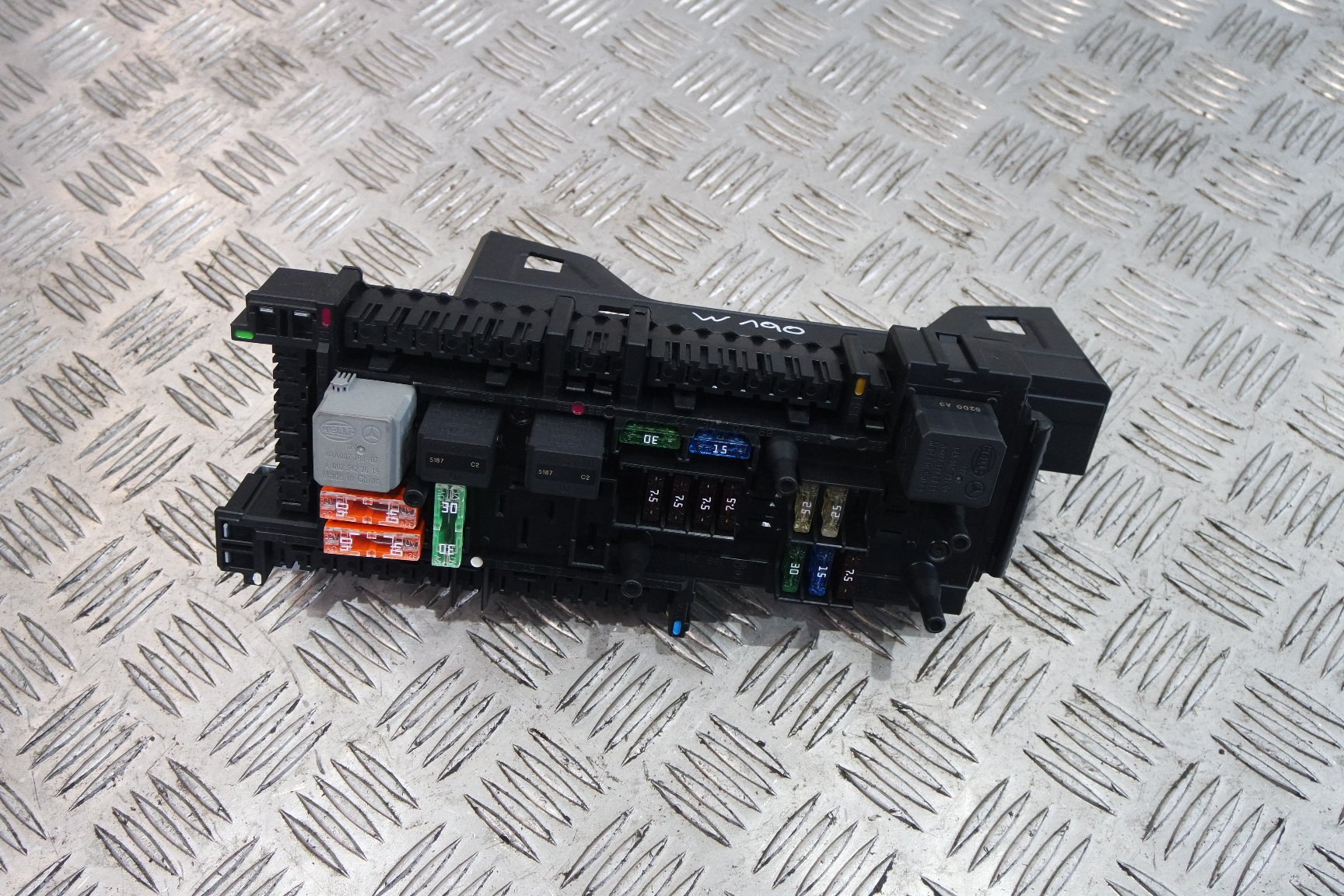 SKRZYNKA BEZPIECZNIKÓW MERCEDES W190 GT AMG