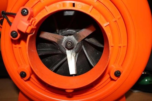 GRASS DMUCHAWA ODKURZACZ SPALINOWY DO LIŚCI 1,2KM Prędkość przepływu powietrza 200 km/h