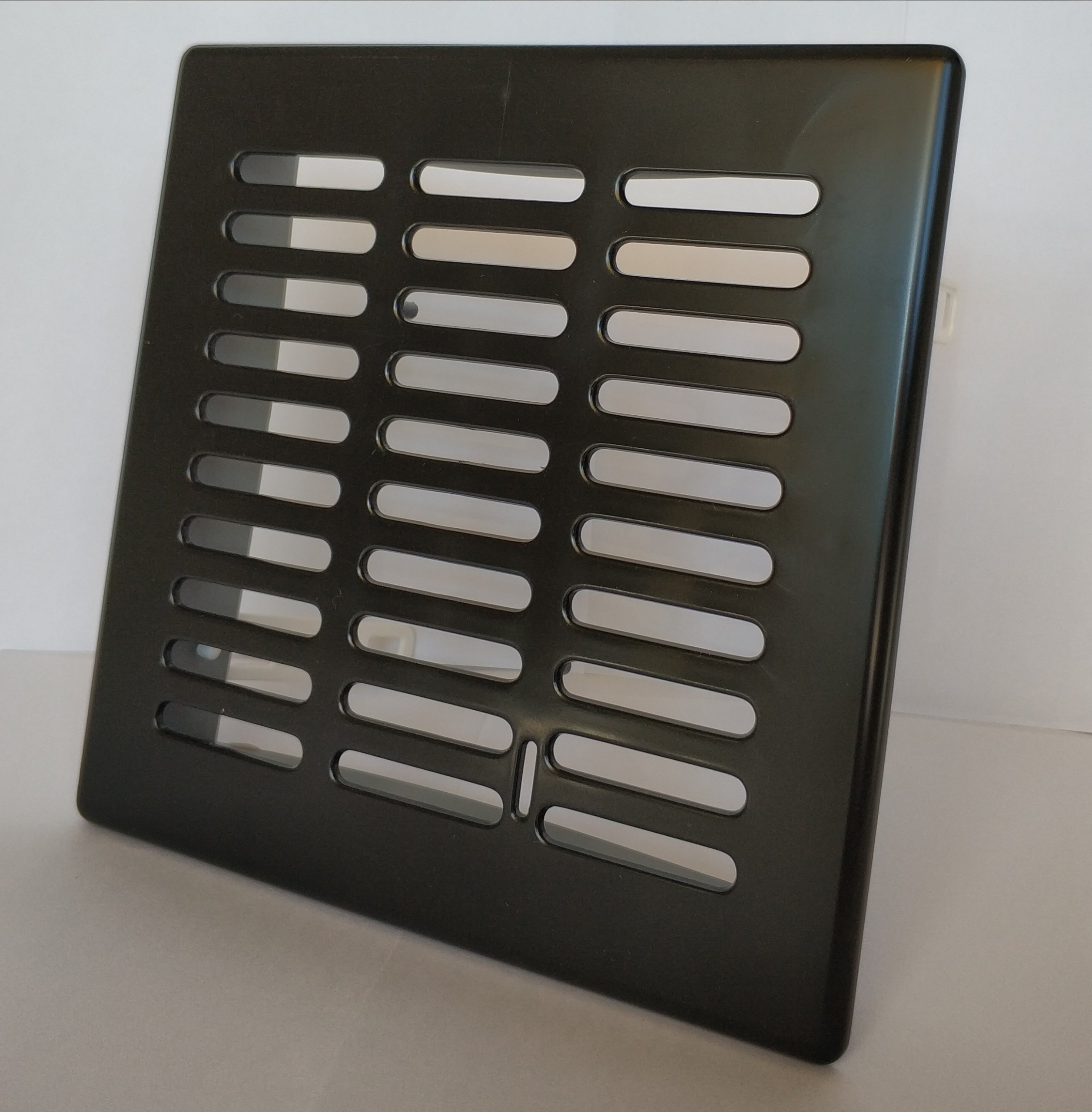 

Awenta Kratka Osłona Wentylacji 14X14 T03 Czarna