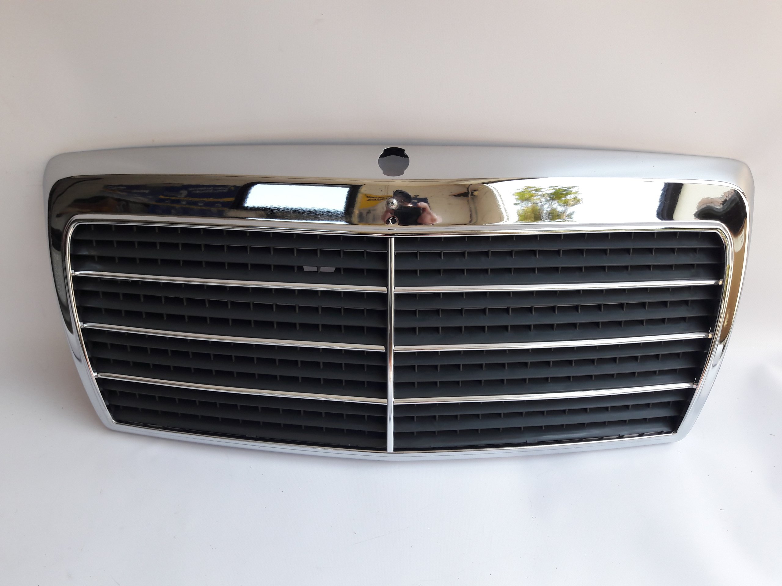 ATRAPA GRILL MERCEDES W124 85-93 RAMA CHROM