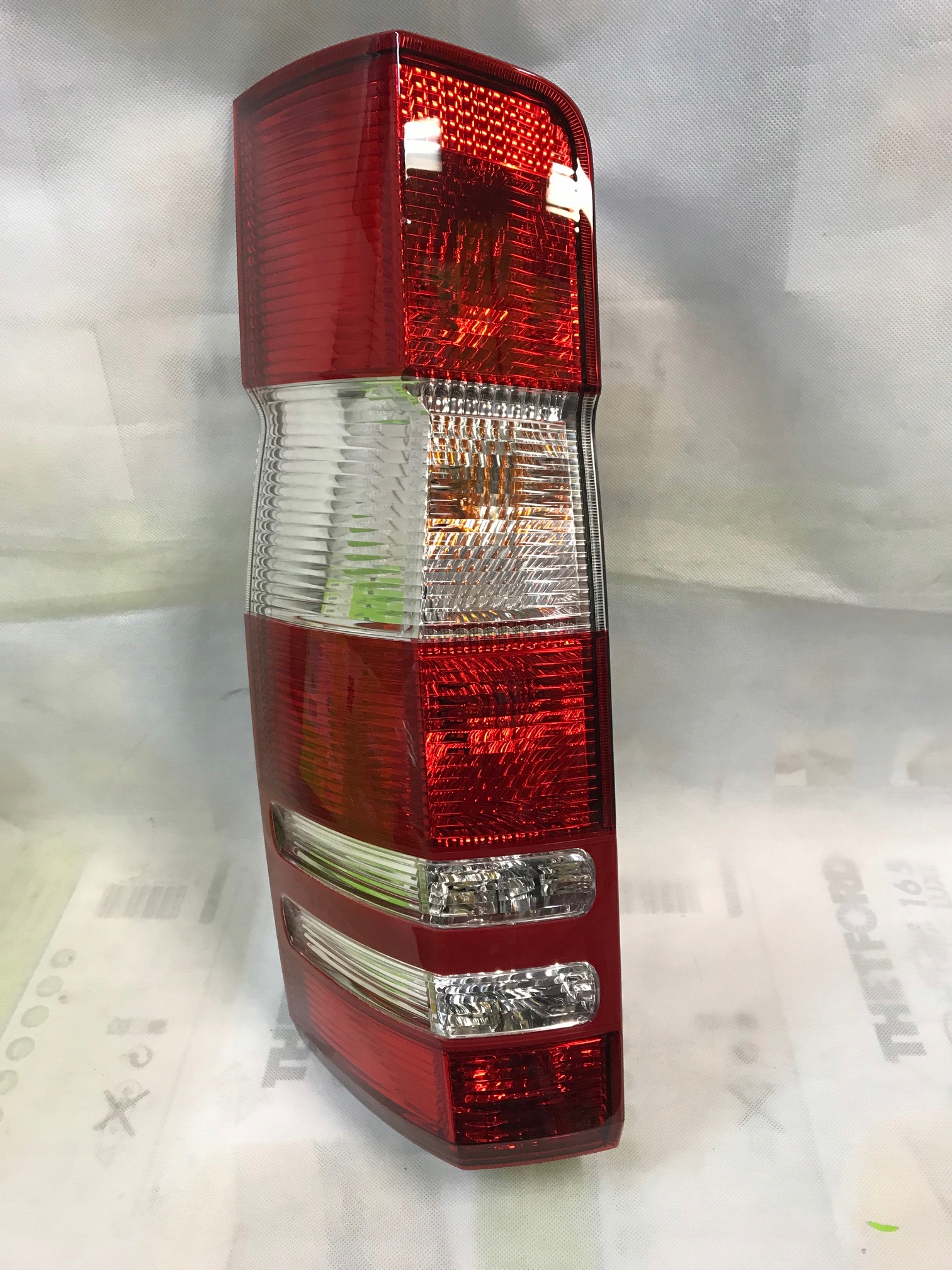 Lampa MERCEDES SPRINTER 2006 LEWA oryginal VALEO Part number 043714