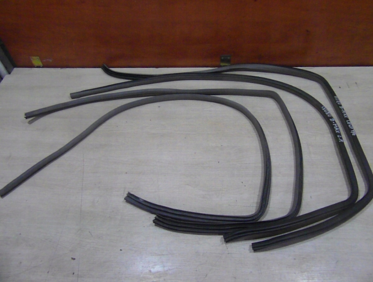 USZCZELKI DRZWI WNĘKI PRZÓD TYŁ ISUZU D-MAX 08r EU