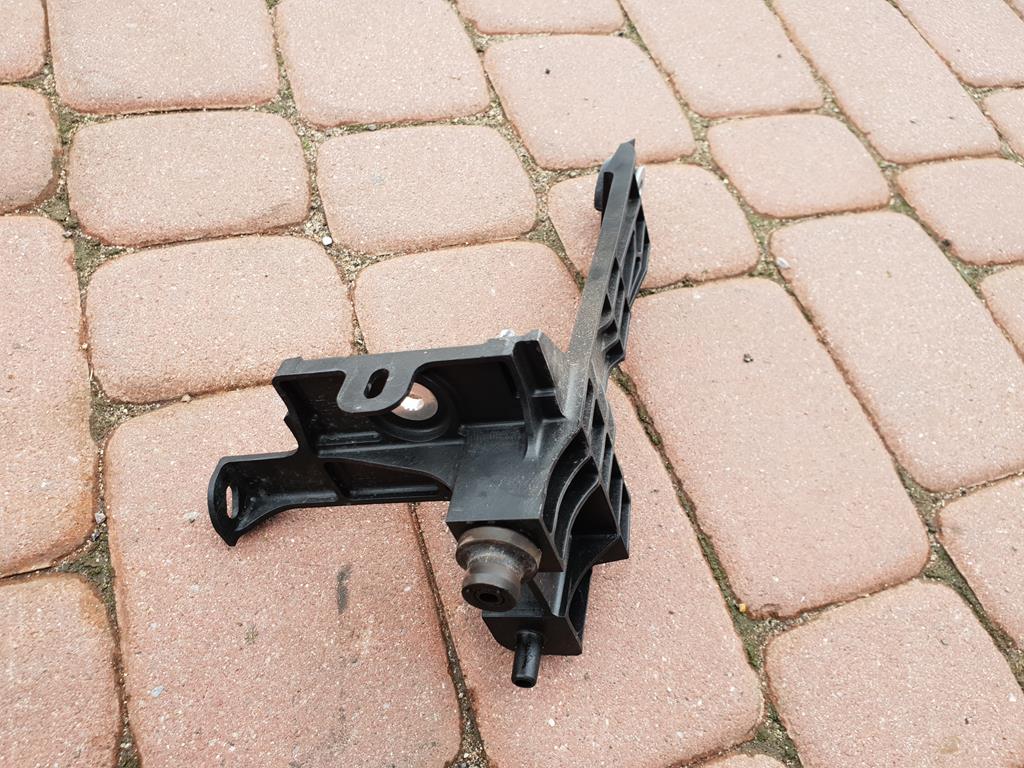 крепление насос ABS opel ASTRA K 5 V 39017042