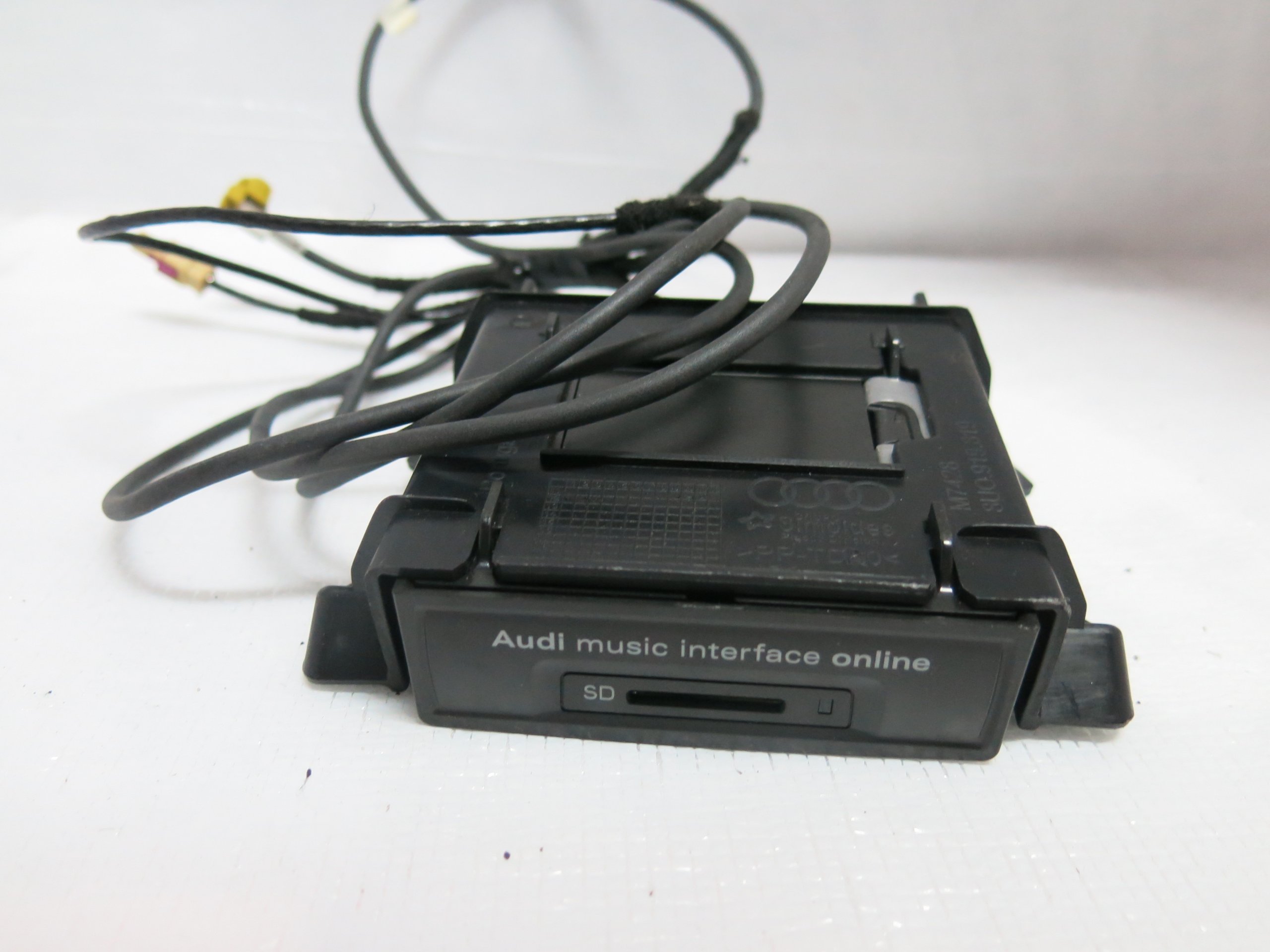 AUDI Q3 MUSIC INTERFACE ONLINE KABEL SD 8X0035751