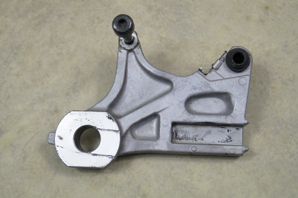 КРЕПЛЕНИЕ ЗАДНЕГО ЗАЖИМА YAMAHA MT-07 14-18