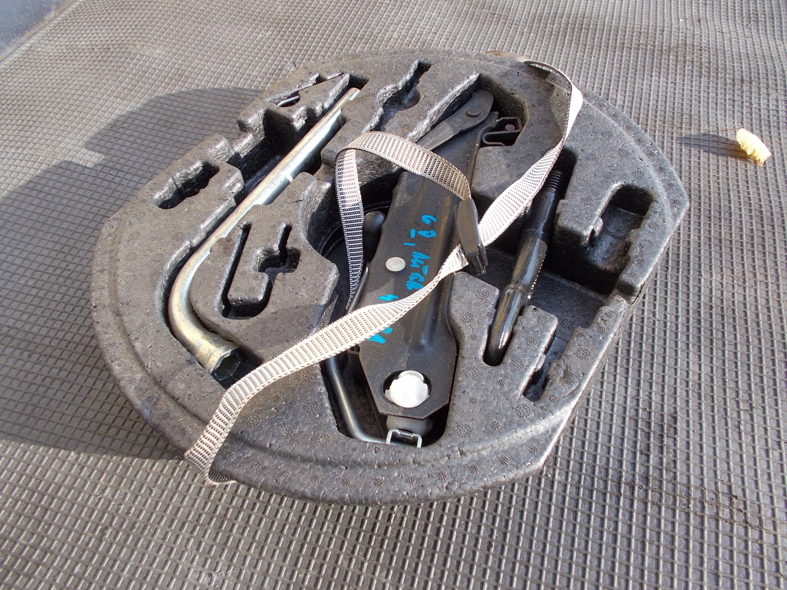 Вставка колеса багажника VW GOLF V AUDI A3 PASSAT B6