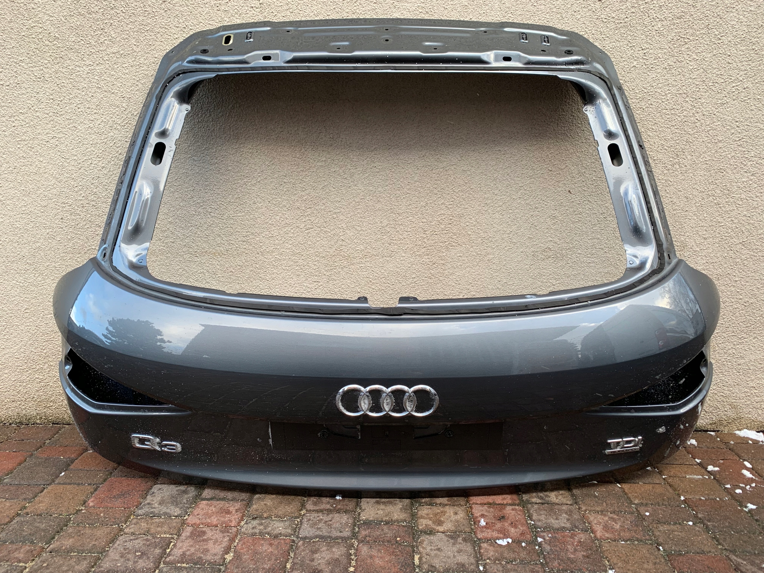 AUDI Q3 8U0 KLAPA TYŁ