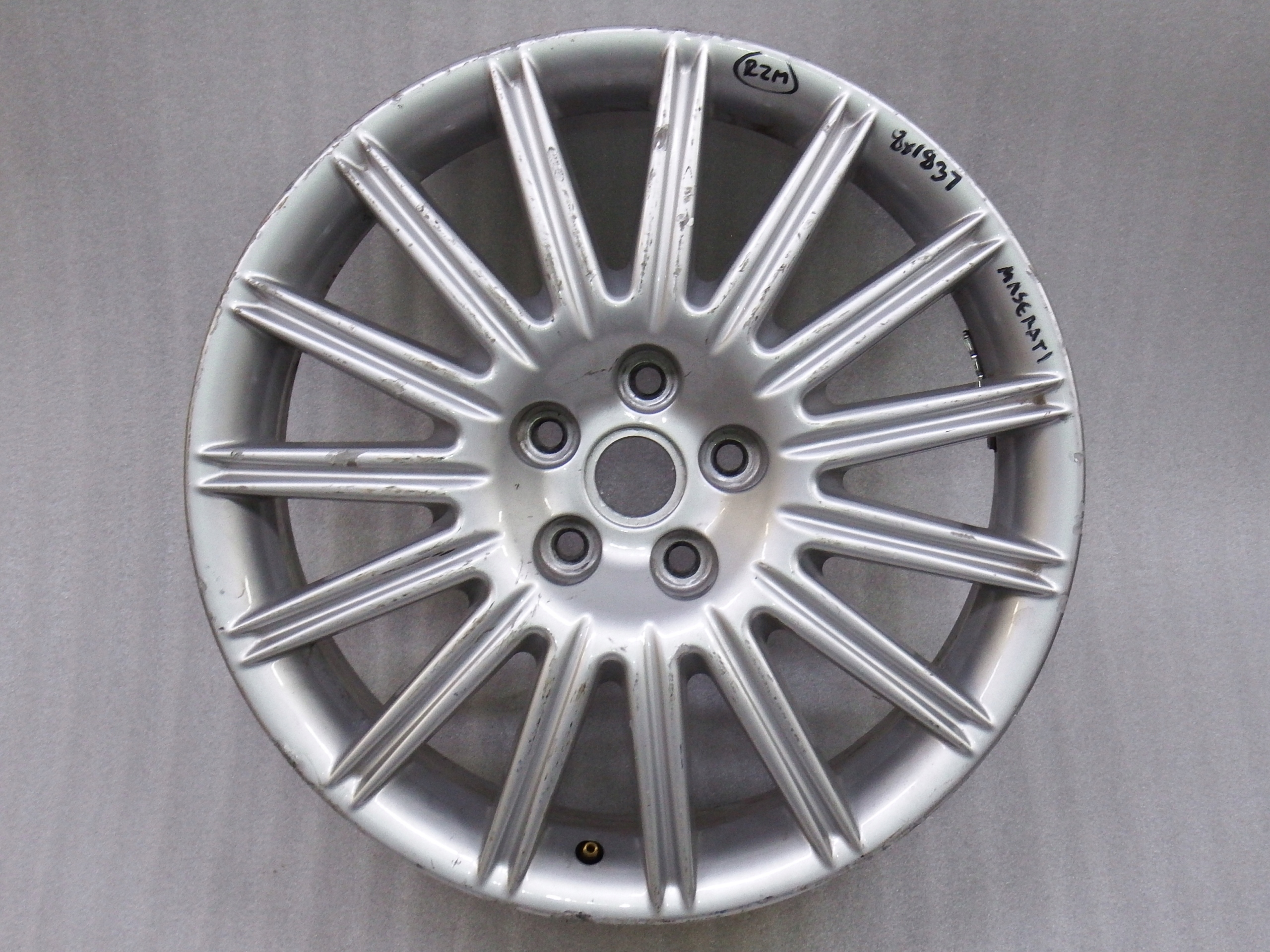 FELGA MASERATI 8x18 ET37 5x108 OEM