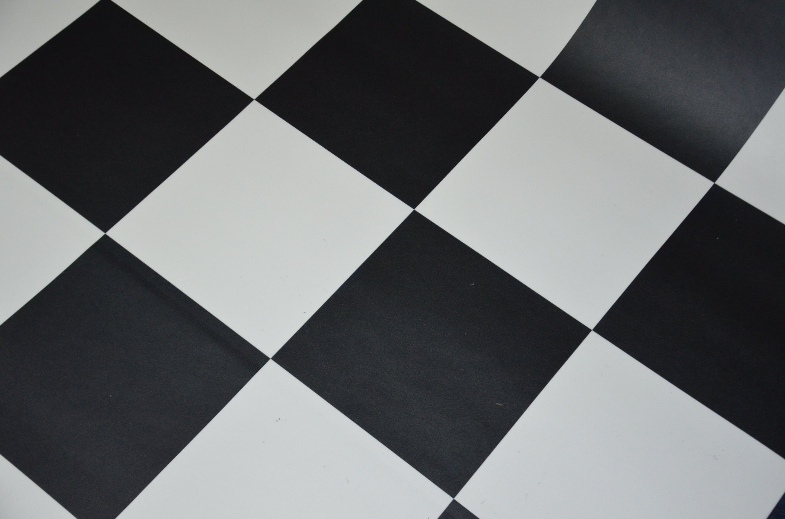 Плитка напольная квадратики. Линолеум Таркетт шахматная доска. Таркетт линолеум шахматная клетка. Плитка октагон черно-белая напольная. Линолеум белый с черными ромбиками Таркетт.