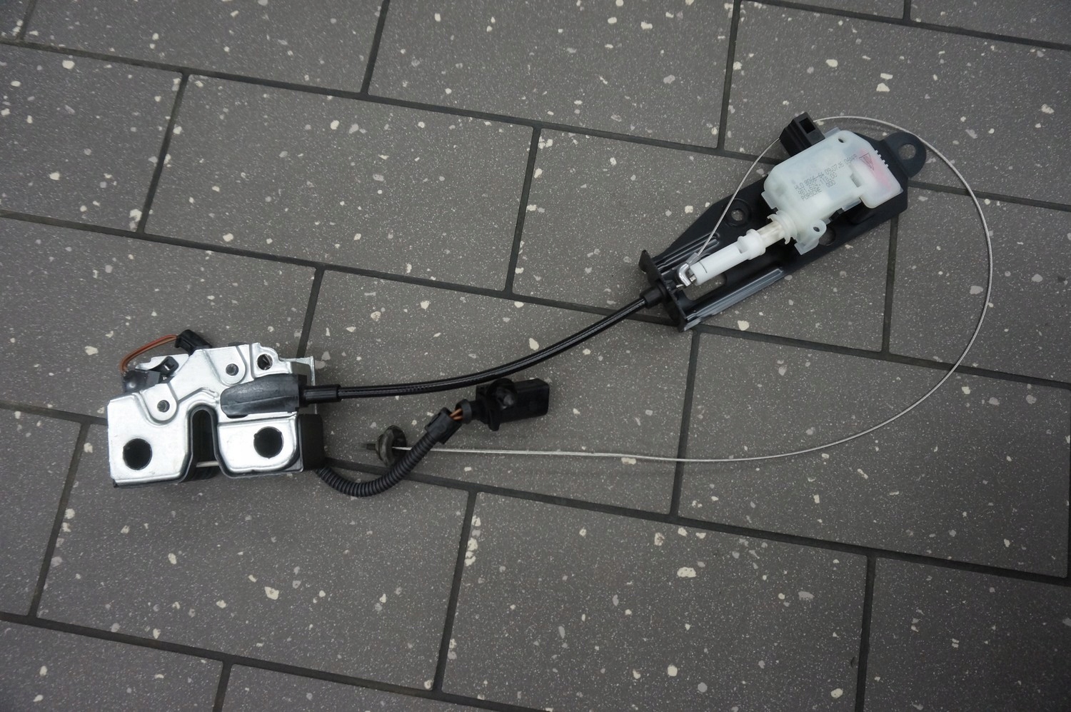 99151205304 - ЗАМОК ЗАДНЕЙ ДВЕРИ PORSCHE BOXSTER CAYMAN 982 718