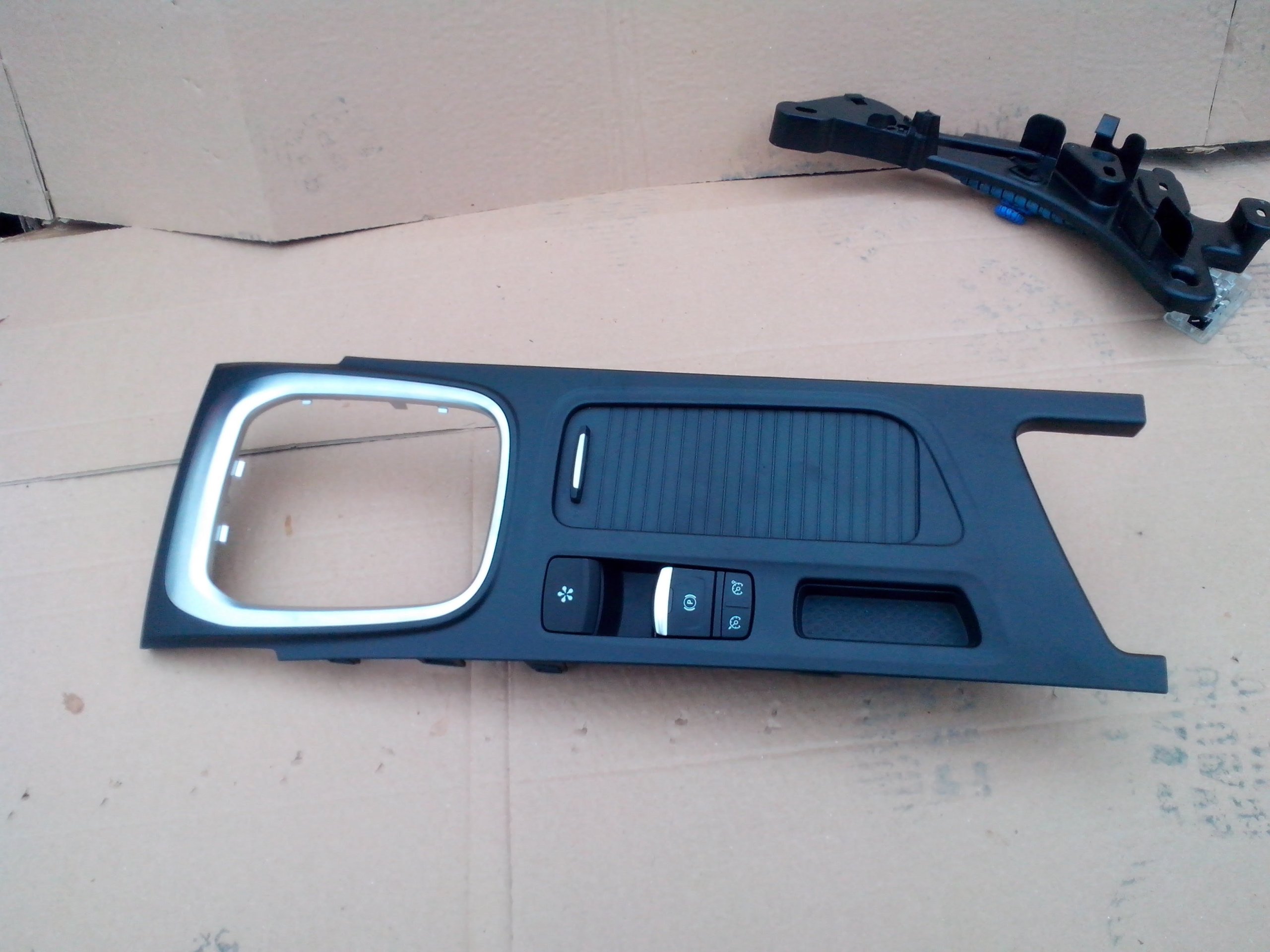 тунель средний рамка renault MEGANE IV