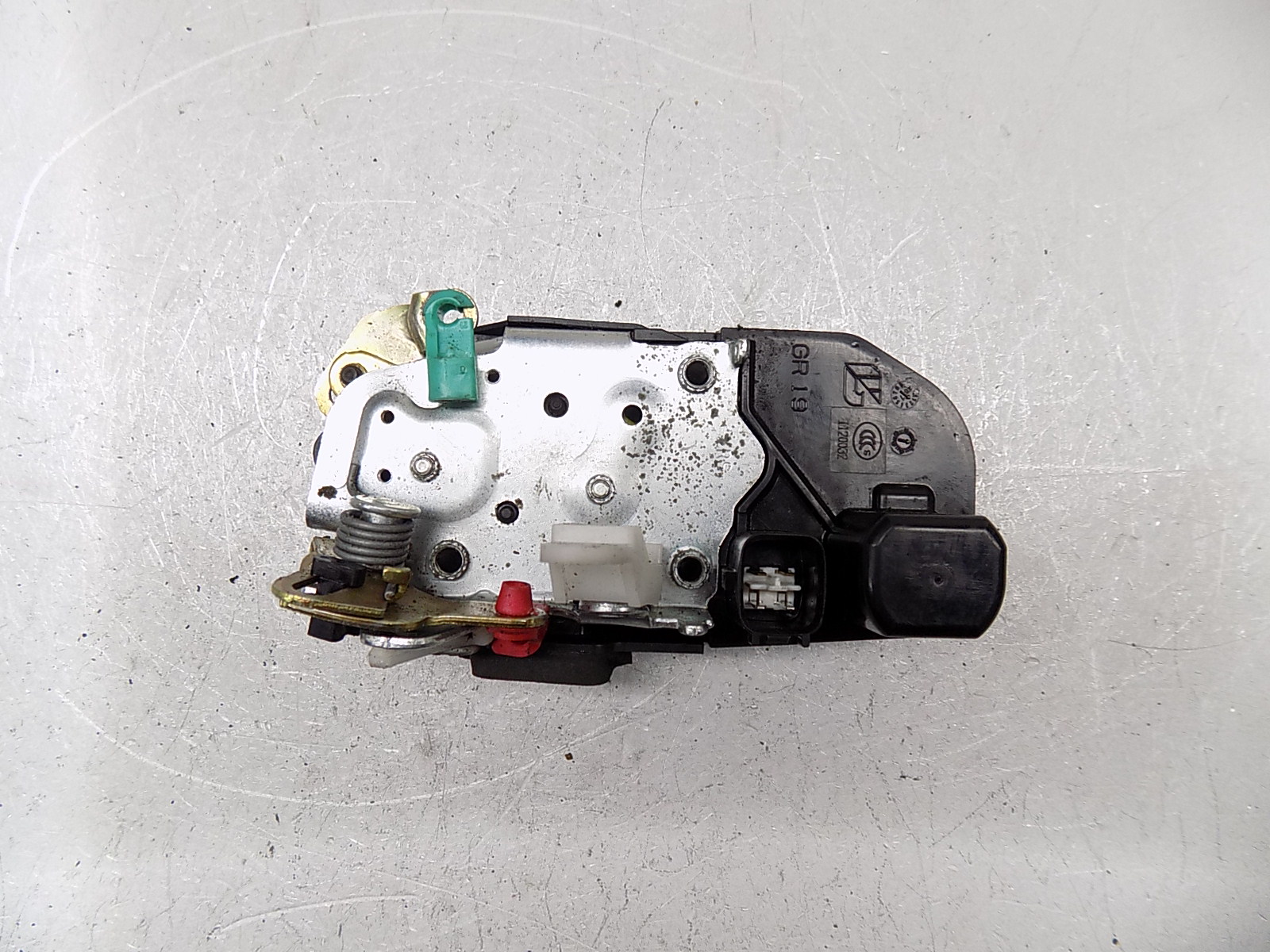 ZAMEK DRZWI PRAWY TYŁ - Chrysler 300C 05-10 Producent części Chrysler OE