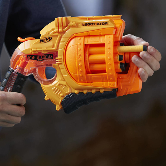 NERF DOOMLANDS NEGOTIATOR WYRZUTNIA B8572 Płeć chłopcy