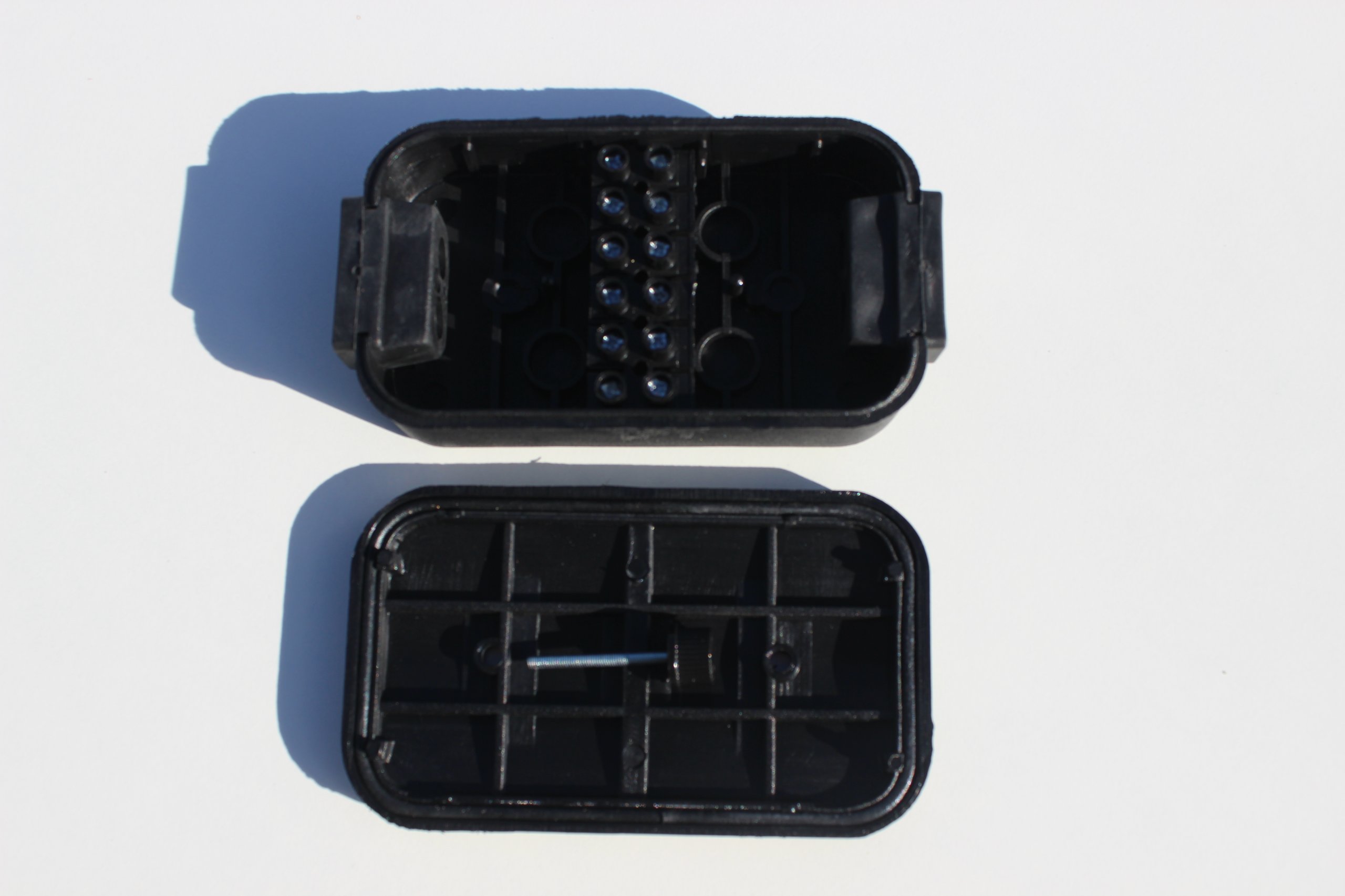 PUSZKA ELEKTRYCZNA HERMETYCZNA PRZYCZEPA LAWETA