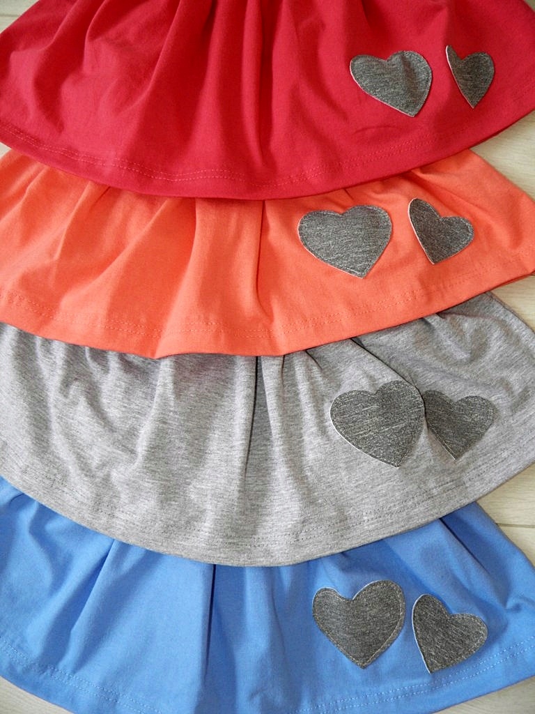 SPÓDNICA Z SERCAMI KOLORY LATO NIEBIESKA 128/134 Płeć dziewczynki