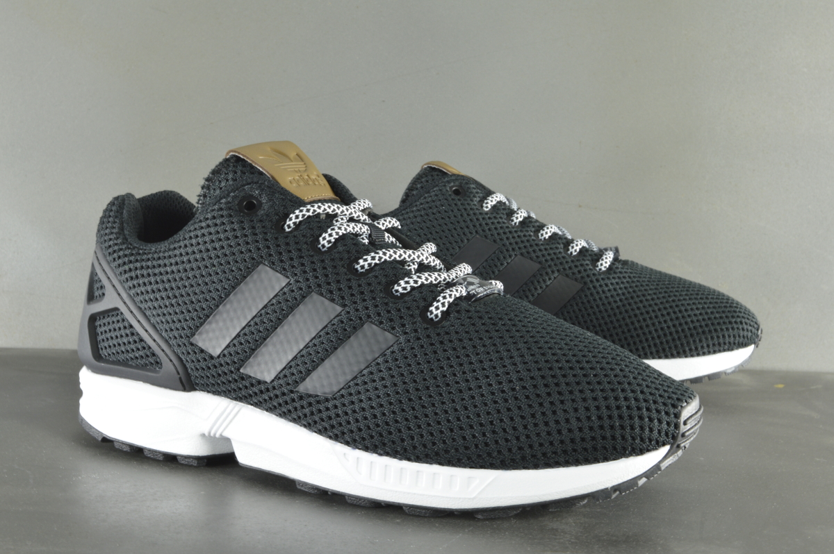 Przeglądaj Luźna koszulka adidas Originals z dużym logo, 100