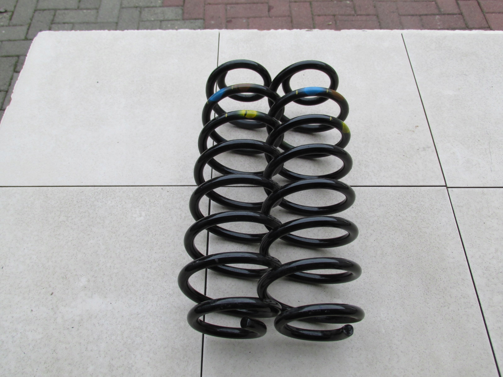 SPRĘŻYNA ZAWIESZENIA TYŁ ECOSPORT 2016 ROK