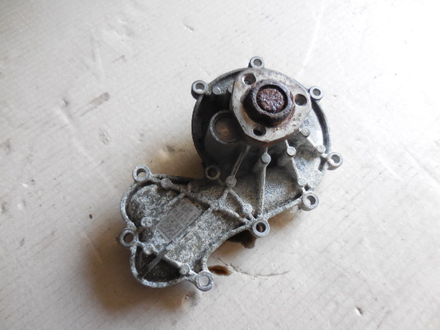 VW AUDI ВОДЯНИЙ НАСОС 059008A