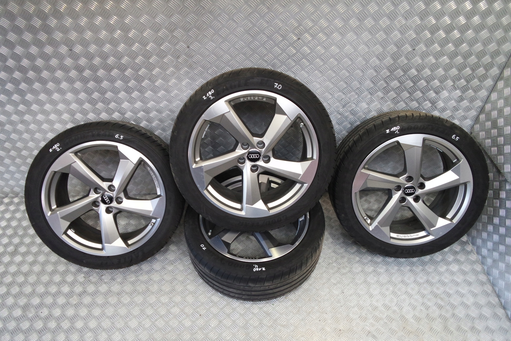 AUDI A8 D5 KOLA ALU 20 265/40R20 4H0601025DB Z180