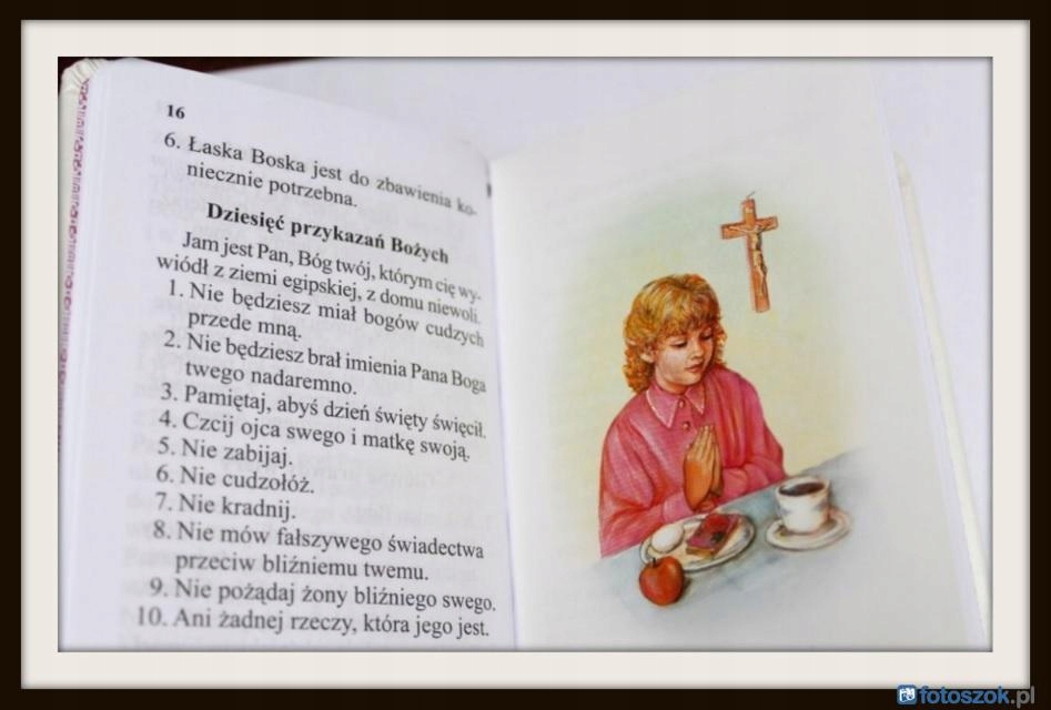 Zestaw komunijny MODLITEWNIK + RÓŻANIEC + PUDEŁKO Język publikacji polski