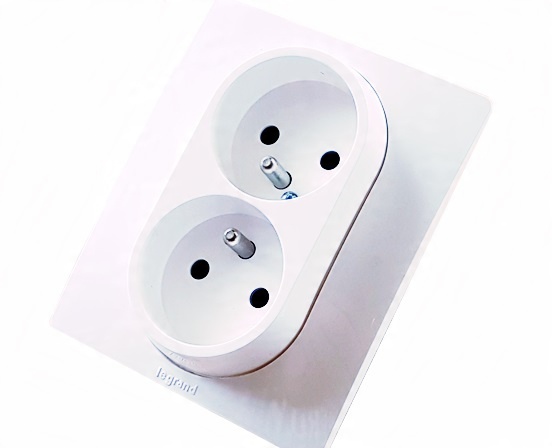 

Legrand Niloe gniazdo podwójne 2x2P+Z Białe 21049